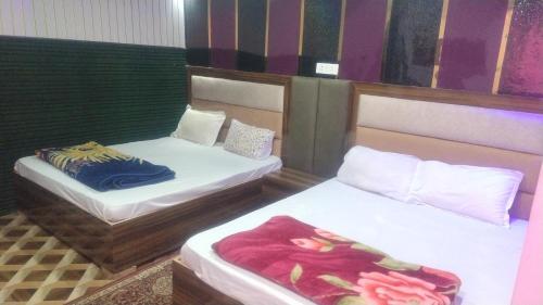 two beds sitting in a room with at VAIBHAV VILAs in Gangolihāt