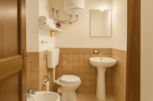 a small bathroom with a toilet and a sink at Damiani Case Vacanze Palermo - Centro Storico in Palermo