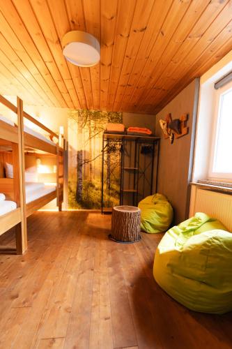 a room with a bed and a table in a room at Bullhead House in Warmensteinach
