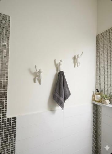 a bathroom with a towel hanging on a wall at Gemmina Sun in Vernazza