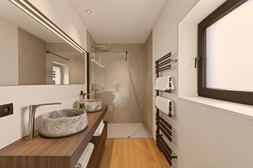 a bathroom with a sink and a large mirror at Lakeside Lodges - Gîte 6 personnes à 10 min circuit Spa Francorchamps in Jalhay