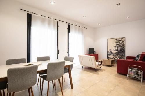 a dining room with a table and chairs at Sweet Inas in Sitges