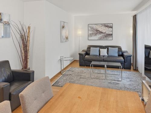 2 BR apartment near lake and city centre - D5