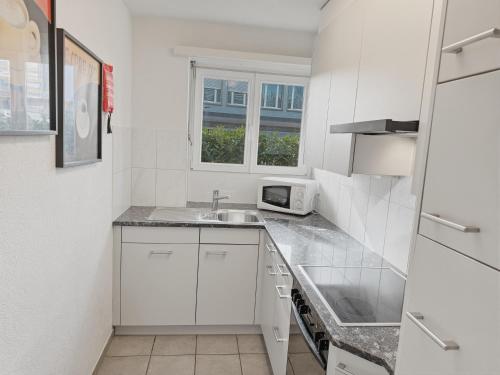 2 BR apartment near lake and city centre - D5