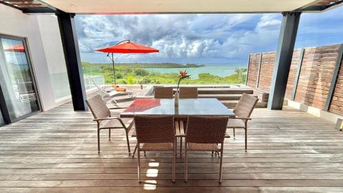 Luxury Penthouse with Lagoon View and pool