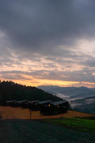 a view of a mountain with a sunset in the background at Earthboat Minakami Hodaigi in Minakami