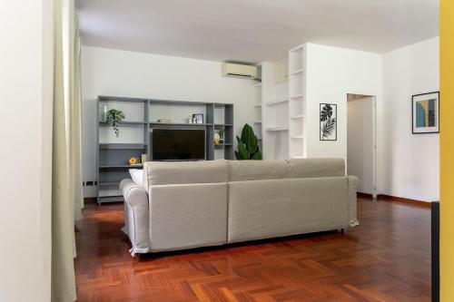 Borgo Vittorio Grand Suite between light and art