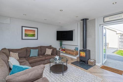 a living room with a couch and a fireplace at Family-Friendly Retreat between Beach & Mountains in Tremadoc