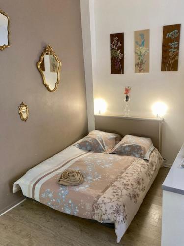a small bed in a bedroom with a mirror at Albi-Suite in Albi