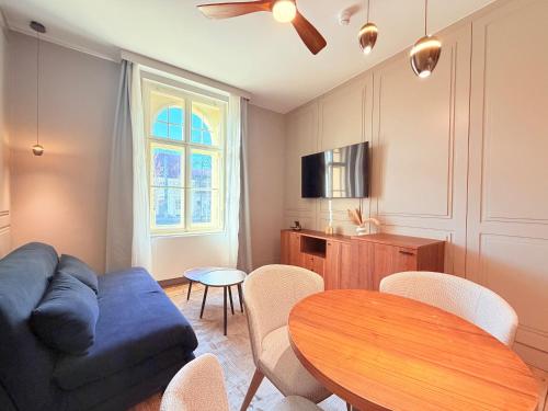a living room with a blue couch and a table at Amaroo - Boarding & Serviced Apartments "Regia" in Potsdam