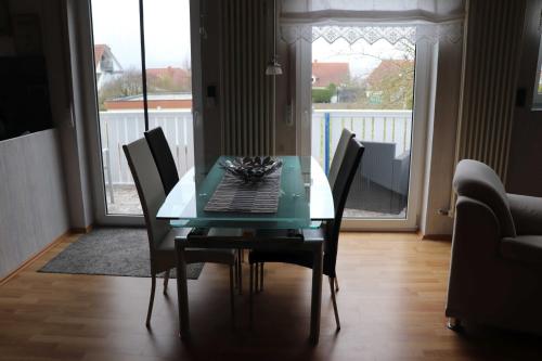 a dining room with a glass table and chairs at Siggis-Ferienwohnung in Bad Wildungen