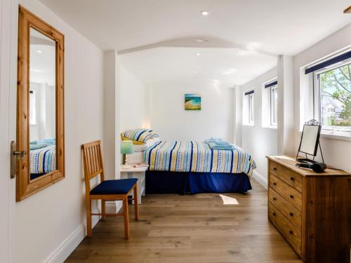 a bedroom with a bed and a desk and a chair at 1 Bed in Weymouth oc-78865 in Weymouth