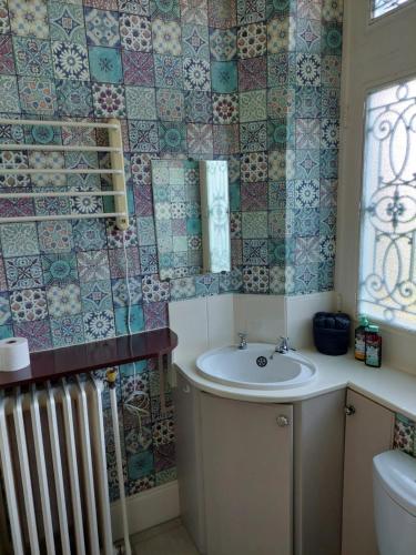 a bathroom with a sink and a mirror at Renard et l'abeille in Chalmoux