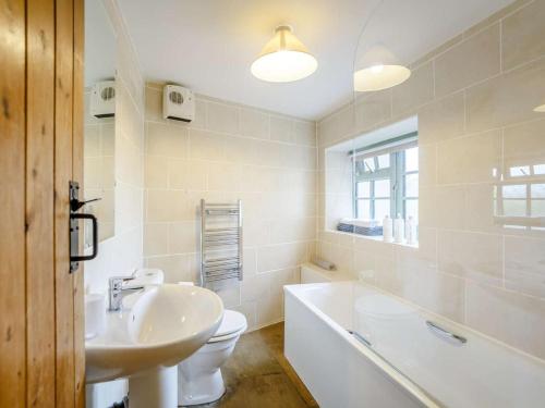 a bathroom with a sink and a toilet and a tub at 2 Bed in Harmby Nr Leyburn oc-g0136 in Hornby