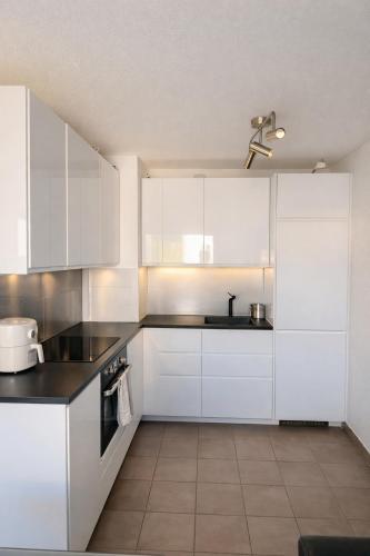 T2 moderne 42 m2 avec grande terasse et vue sur les collines