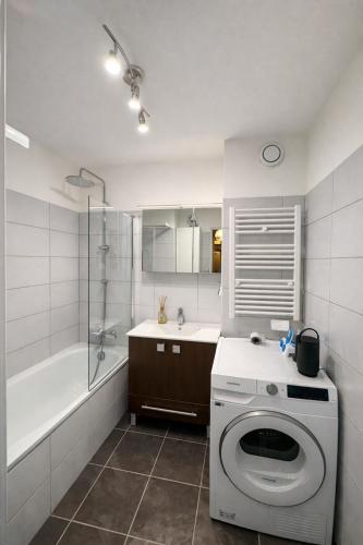 T2 moderne 42 m2 avec grande terasse et vue sur les collines