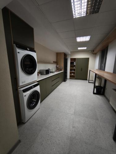 Majoituspaikan Ethno Hostel keittiö tai keittotila
