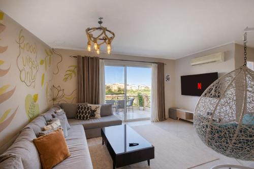 Relaxing 3BR Chalet Walk to the Beach at Einbay