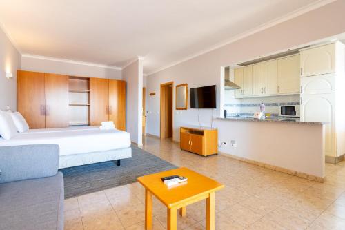 #198 Praia Mar Apartment Pool & Location