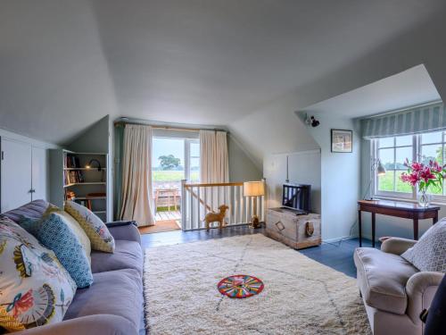 a living room with a couch and a table at 1 Bed in Brockenhurst oc-78926 in Beaulieu
