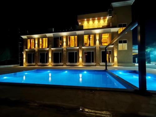 La Fenice Resort Madh Island