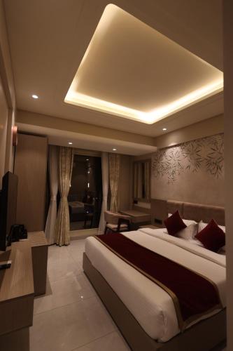 La Fenice Resort Madh Island