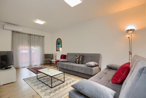 Aurelia Apartment - Terrace with Lemon Garden View
