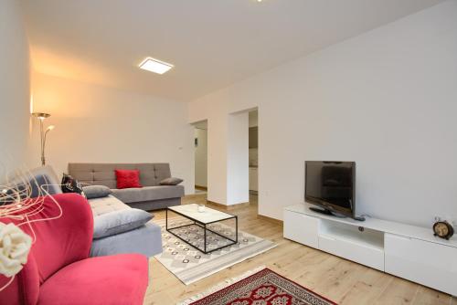 Aurelia Apartment - Terrace with Lemon Garden View