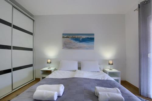 Aurelia Apartment - Terrace with Lemon Garden View