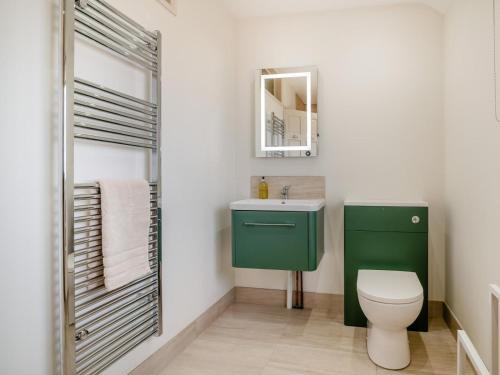 a bathroom with a green toilet and a sink at 2 Bed in Weston-super-mare oc-94385 in Worle