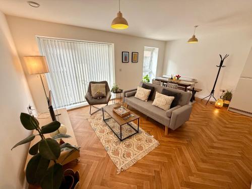 a living room with a couch and a table at Issara Apartments 41 - Great location & Private Parking in Portsmouth