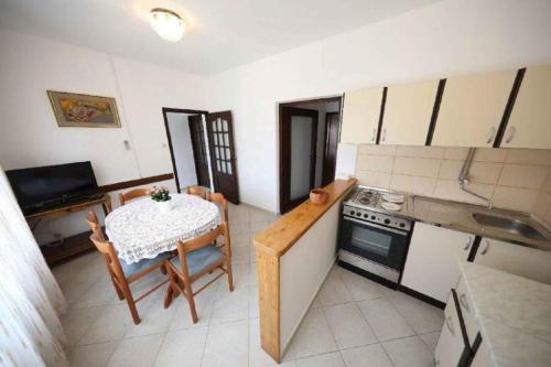 Apartment with A - C in Mali Iz-Insel Iz 53442