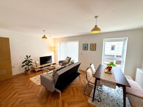 a living room with a couch and a table at Issara Apartments 41 - Great location & Private Parking in Portsmouth