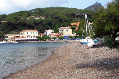 a boat sitting on the shore of a beach at Casa Le Agavi in Portoferraio