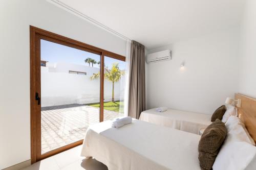 Villa Los Altos Blanca 8A by Escape Home