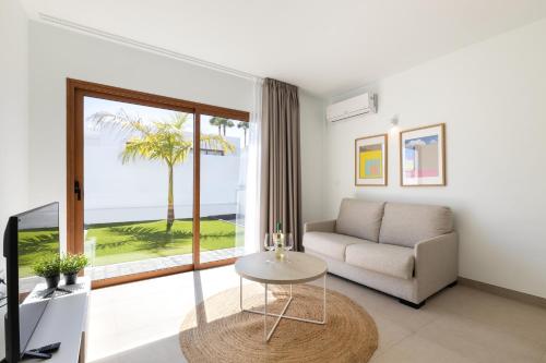 Villa Los Altos Blanca 8A by Escape Home
