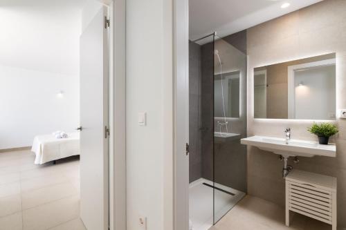 Villa Los Altos Blanca 8A by Escape Home