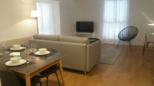 Televízia a/alebo spoločenská miestnosť v ubytovaní Apartamento El Reloj