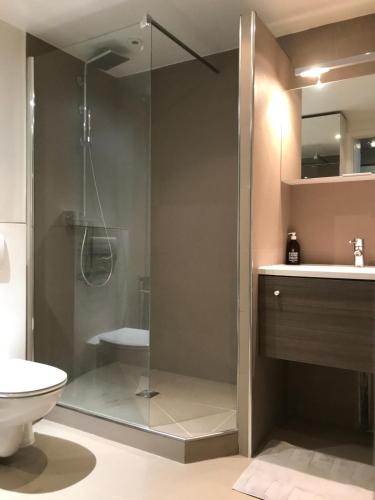 Rare ! 4BR Penthouse with terraces, up to 7p, near Champs-Elysées