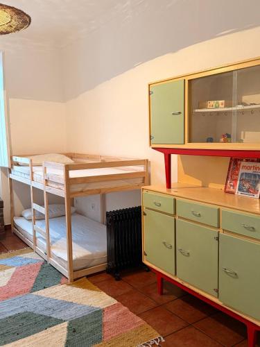 a bedroom with two bunk beds and a desk at Fronteira in Fronteira