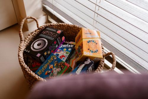 a basket full of books on a window sill at B&B Herinnering aan Brabant in Sint Michielsgestel