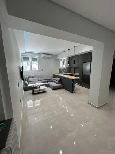 Modern Urban Apartment by Domicile