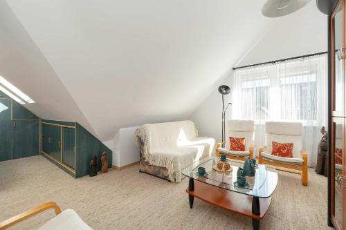 a living room with a couch and a table at Plac Neptuna Bright Studio with Balcony by Noclegi Renters in Międzyzdroje