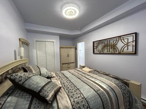 a bedroom with a bed and a picture on the wall at Cocagne Ocean Suites- Bed & Breakfast in Cocagne 