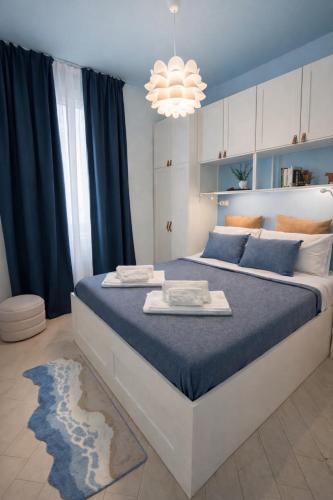 a bedroom with a large bed with towels on it at Casa aMare in Chioggia