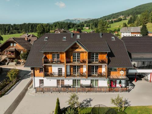 an aerial view of a house with a roof at Feriendorf Edelweiss in Mariapfarr