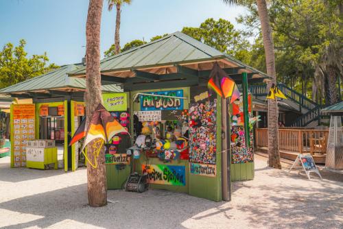 Sunny Side at The Sands - Walk to Coligny photo 26