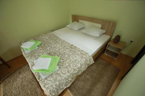 Cama ou camas em um quarto em Apartman Centar BB