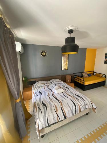 a bedroom with a bed in a room at La Casa Manao - Charmant Studio SF in Saint-François