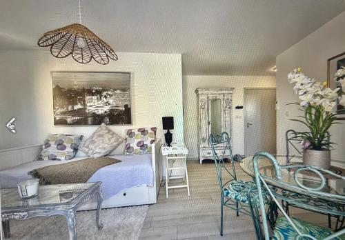 Centre Carcassonne apartment with private sunny terrace